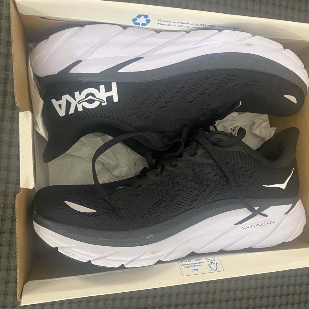 HOKA CLIFTON  8 women’s size 10B